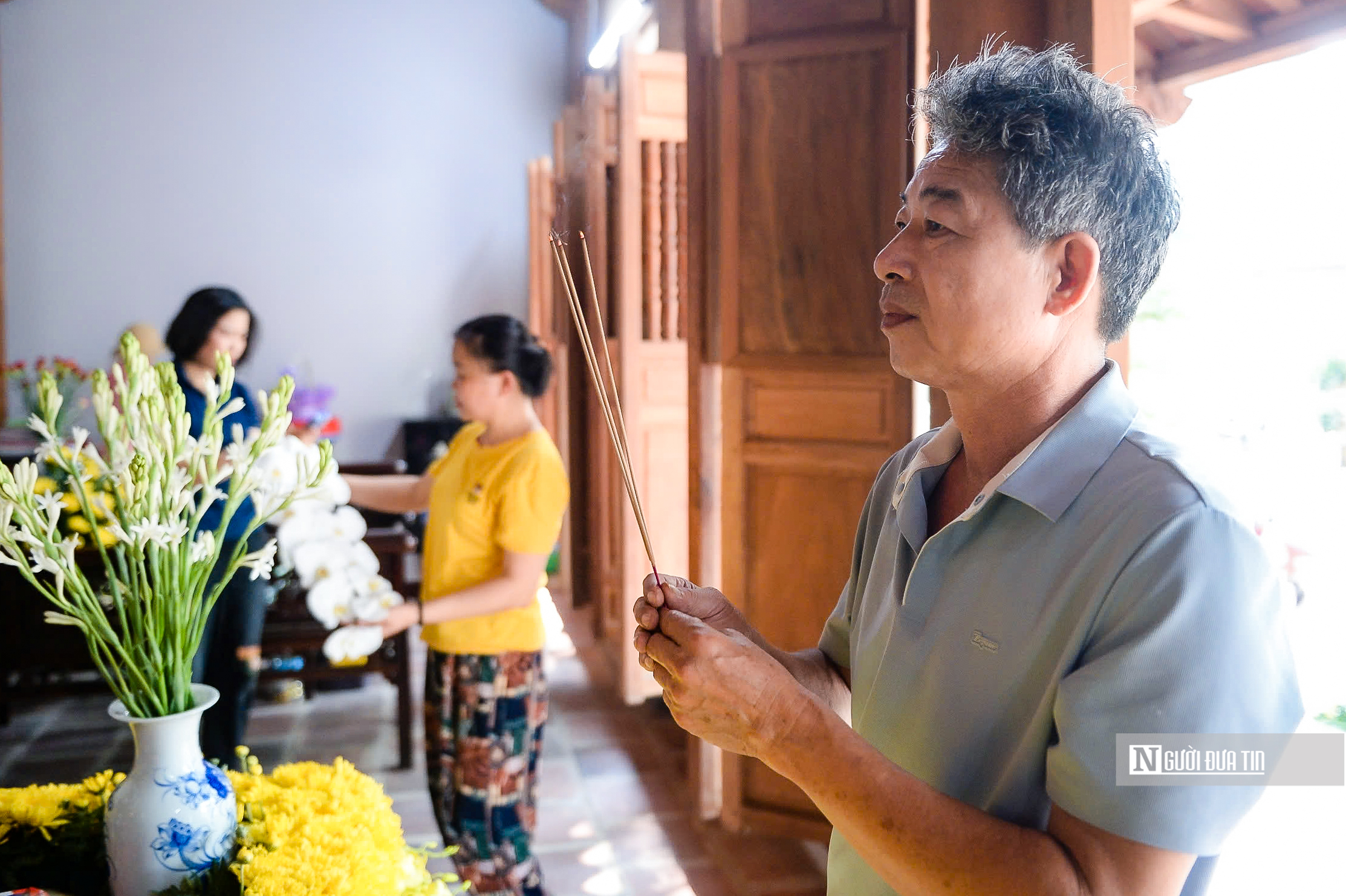 Hà Nội: Người dân thắp hương tưởng niệm cố Tổng Bí thư Nguyễn Phú Trọng- Ảnh 9. Hà Nội: Người dân thắp hương tưởng niệm cố Tổng Bí thư Nguyễn Phú Trọng- Ảnh 9.