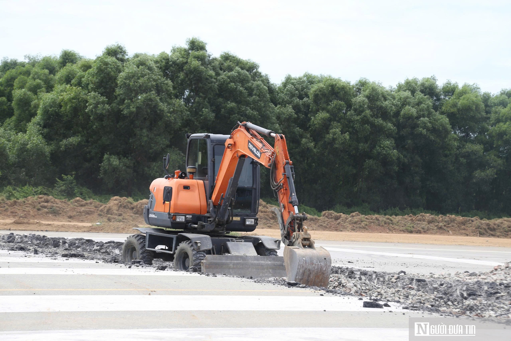 Dồn lực để vượt tiến độ dự án nâng cấp, cải tạo sân bay lớn nhất Bắc Trung Bộ- Ảnh 11. Dồn lực để vượt tiến độ dự án nâng cấp, cải tạo sân bay lớn nhất Bắc Trung Bộ- Ảnh 11.