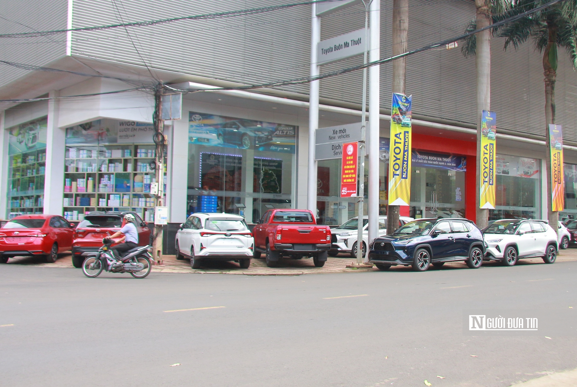 Đắk Lắk kiên quyết xử lý tình trạng biến “đất vàng” thành nơi bày bán ô tô- Ảnh 3. Đắk Lắk kiên quyết xử lý tình trạng biến “đất vàng” thành nơi bày bán ô tô- Ảnh 3.
