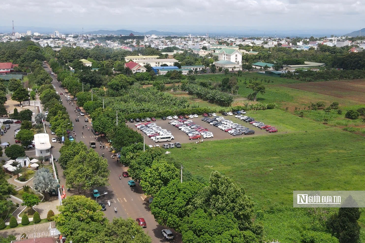 Đắk Lắk kiên quyết xử lý tình trạng biến “đất vàng” thành nơi bày bán ô tô- Ảnh 4. Đắk Lắk kiên quyết xử lý tình trạng biến “đất vàng” thành nơi bày bán ô tô- Ảnh 4.