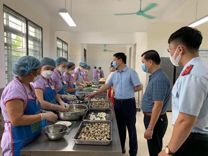 Hà Nội thu giữ hơn 38 tấn thực phẩm nhập lậu, hàng chục nghìn sản phẩm không rõ nguồn gốc- Ảnh 1. Hà Nội thu giữ hơn 38 tấn thực phẩm nhập lậu, hàng chục nghìn sản phẩm không rõ nguồn gốc- Ảnh 1.