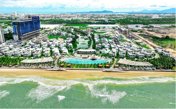Tiến độ xây dựng ấn tượng của The Maris Vũng Tàu- Ảnh 2. Ảnh có chứa ngoài trời, Nhiếp ảnh trên không, mây, nước Nội dung do AI tạo ra có thể không chính xác.