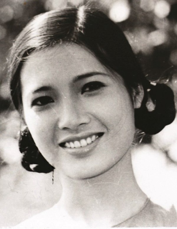 "Chị Dậu" - NSƯT Lê Vân: Mỹ nhân Hà thành đa đoan, hạnh phúc tuổi xế chiều- Ảnh 1. "Chị Dậu" - NSƯT Lê Vân: Mỹ nhân Hà thành đa đoan, hạnh phúc tuổi xế chiều- Ảnh 1.