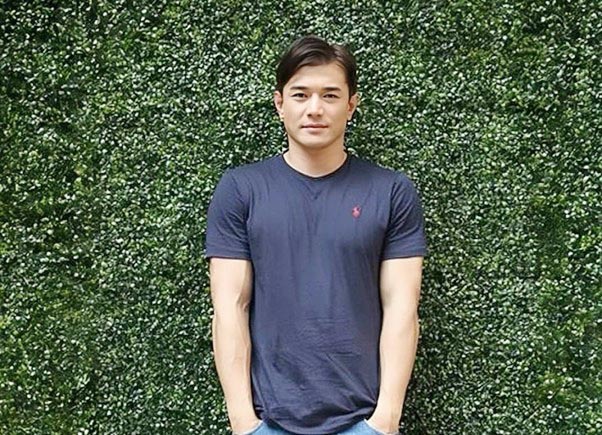 Nam diễn viên từng khuynh đảo màn ảnh, giờ sống bằng nghề livestream bán thịt bò- Ảnh 1. Nam diễn viên từng khuynh đảo màn ảnh, giờ sống bằng nghề livestream bán thịt bò- Ảnh 1.