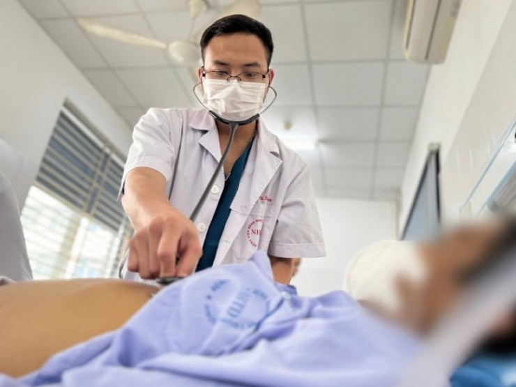 Bệnh nhân có men gan tăng hơn 17 lần vì sai lầm khi dùng thuốc
