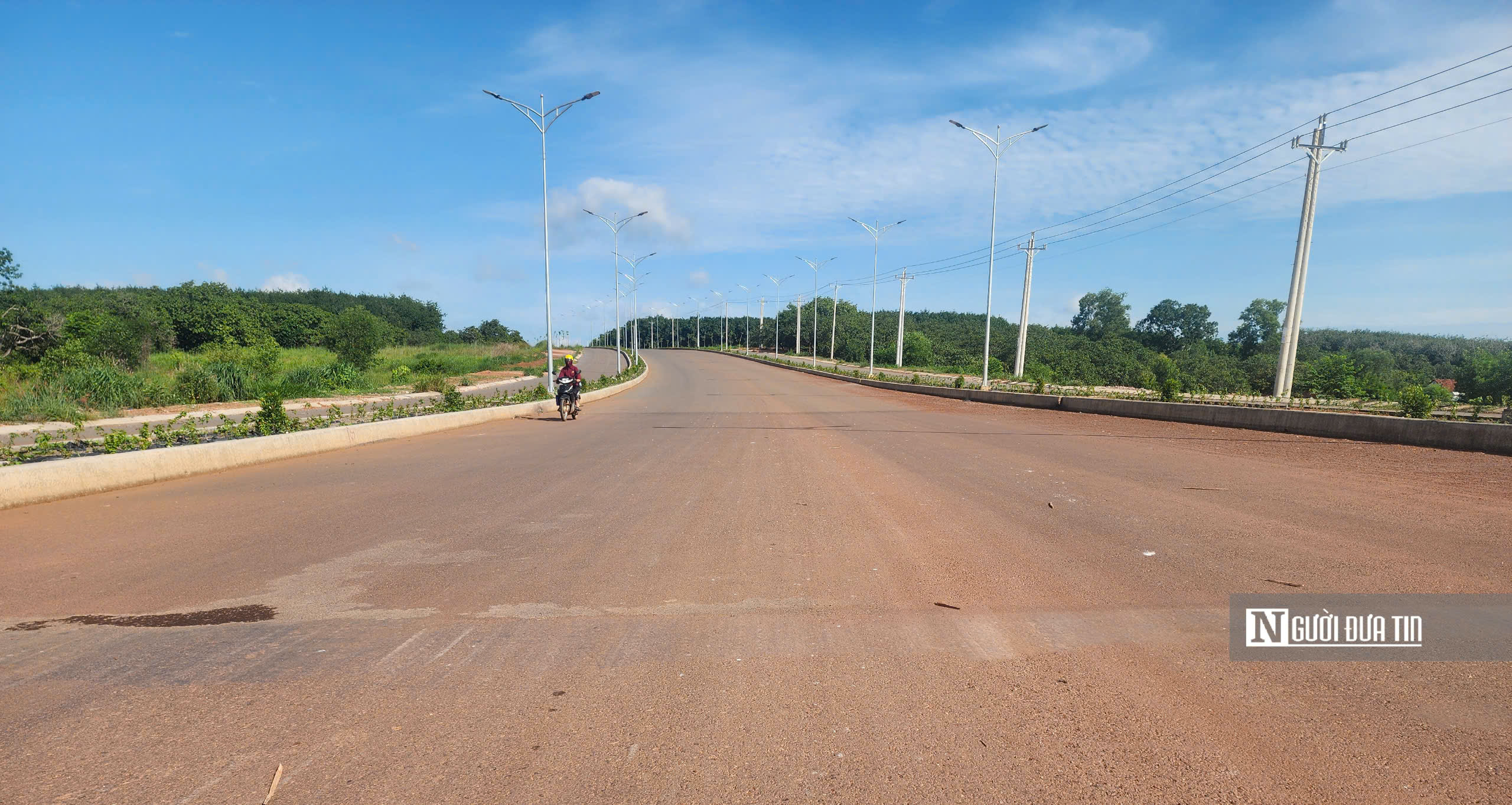 Tuyến đường hơn 21 tỷ đồng chưa bàn giao đã hư hỏng- Ảnh 1. Tuyến đường hơn 21 tỷ đồng chưa bàn giao đã hư hỏng- Ảnh 1.