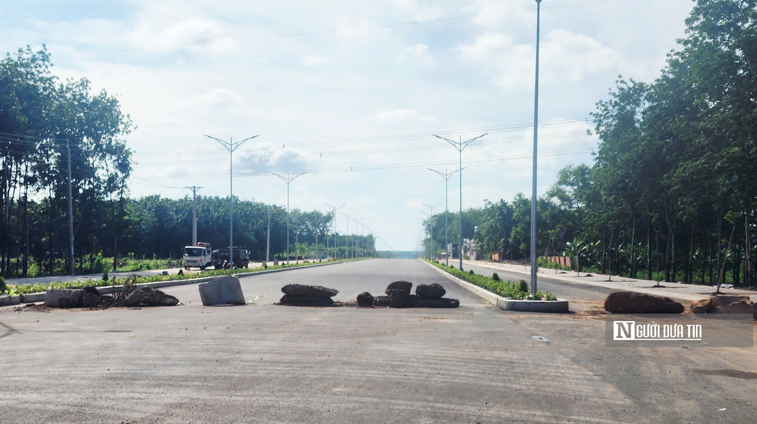 Tuyến đường hơn 21 tỷ đồng chưa bàn giao đã hư hỏng- Ảnh 13. Tuyến đường hơn 21 tỷ đồng chưa bàn giao đã hư hỏng- Ảnh 13.