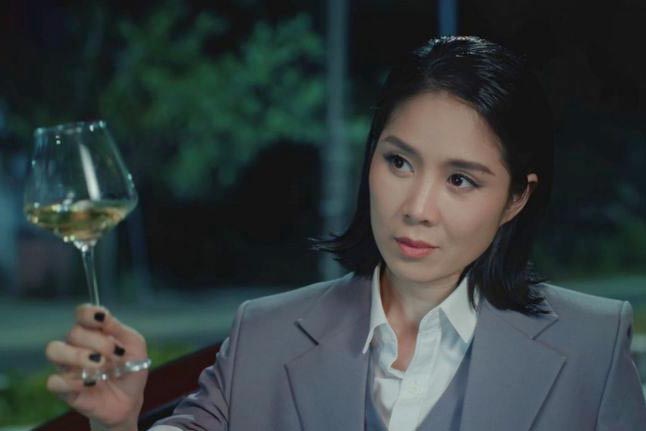 "Chị Hai quốc dân" Lê Phương với diện mạo "đẹp trai" chưa từng thấy- Ảnh 2. "Chị Hai quốc dân" Lê Phương với diện mạo "đẹp trai" chưa từng thấy- Ảnh 2.