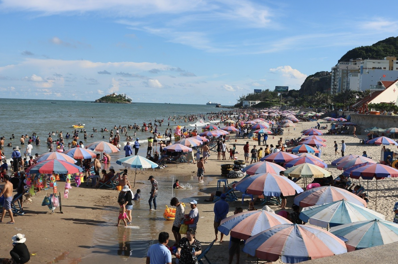Tạm dừng tour đến vùng bão, bảo đảm an toàn cho khách du lịch- Ảnh 1. Tạm dừng tour đến vùng bão, bảo đảm an toàn cho khách du lịch- Ảnh 1.