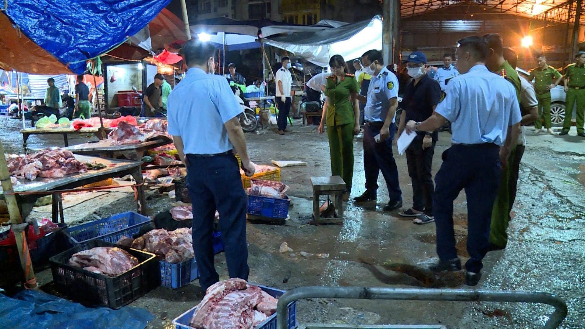 Khởi tố 3 vụ án liên quan buôn bán lợn chết, lợn bệnh - Ảnh 1.