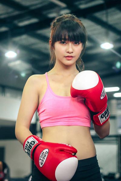 Khả Ngân tình tứ sánh vai bên trai Ấn Độ- Ảnh 1. Khả Ngân tình tứ sánh vai bên trai Ấn Độ- Ảnh 1.