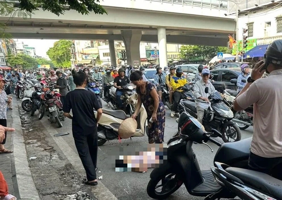 Ô tô lao như tên bắn tông loạt xe máy, 6 người bị thương- Ảnh 1. Ô tô lao như tên bắn tông loạt xe máy, 6 người bị thương- Ảnh 1.