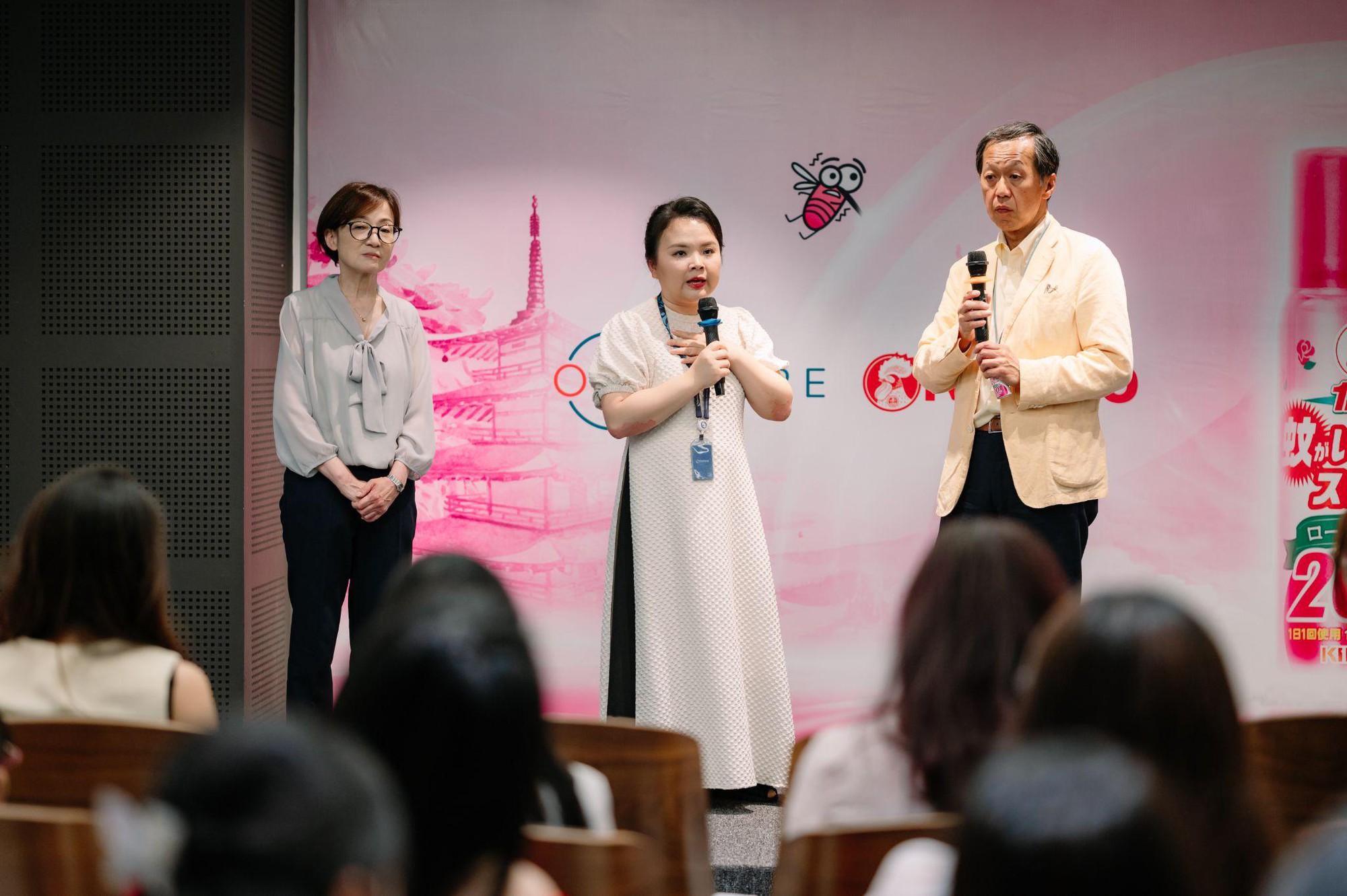 Công nghệ đuổi muỗi thế hệ mới - "Bí mật" từ 1 lần xịt, hiệu quả suốt 12 giờ- Ảnh 2. Công nghệ đuổi muỗi thế hệ mới - "Bí mật" từ 1 lần xịt, hiệu quả suốt 12 giờ- Ảnh 2.