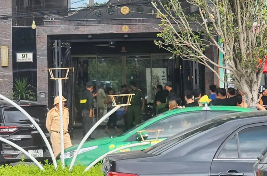 Sau loạt "đại ca giang hồ" bị bắt, công an phong tỏa, khám xét nhà Mạnh "gỗ"- Ảnh 1. Sau loạt "đại ca giang hồ" bị bắt, công an phong tỏa, khám xét nhà Mạnh "gỗ"- Ảnh 1.