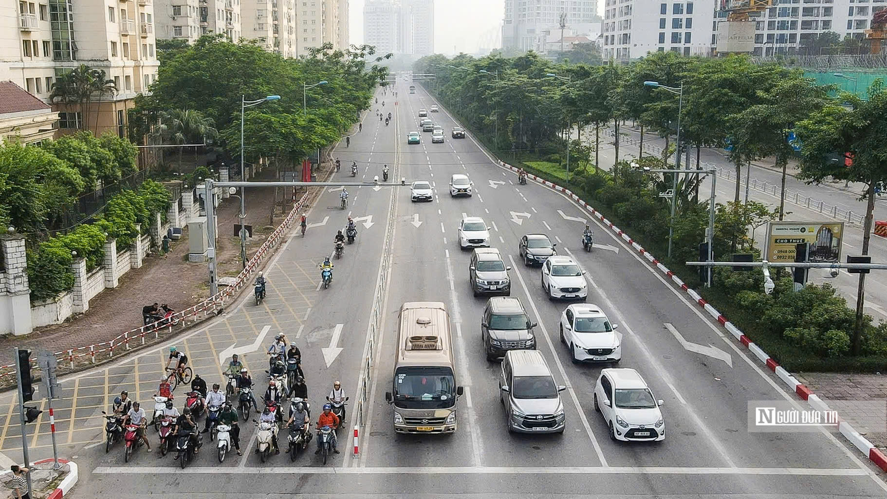 Hà Nội: Di chuyển thuận lợi trong ngày đầu phân làn đường Võ Chí Công- Ảnh 3. Hà Nội: Di chuyển thuận lợi trong ngày đầu phân làn đường Võ Chí Công- Ảnh 3.