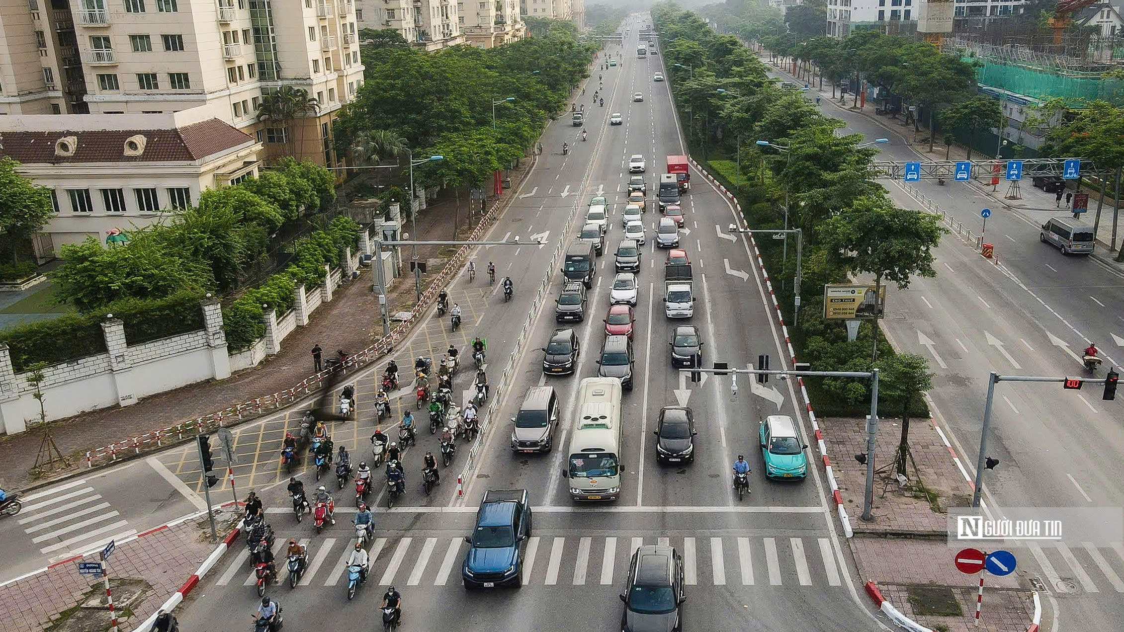 Hà Nội: Di chuyển thuận lợi trong ngày đầu phân làn đường Võ Chí Công- Ảnh 1. Hà Nội: Di chuyển thuận lợi trong ngày đầu phân làn đường Võ Chí Công- Ảnh 1.