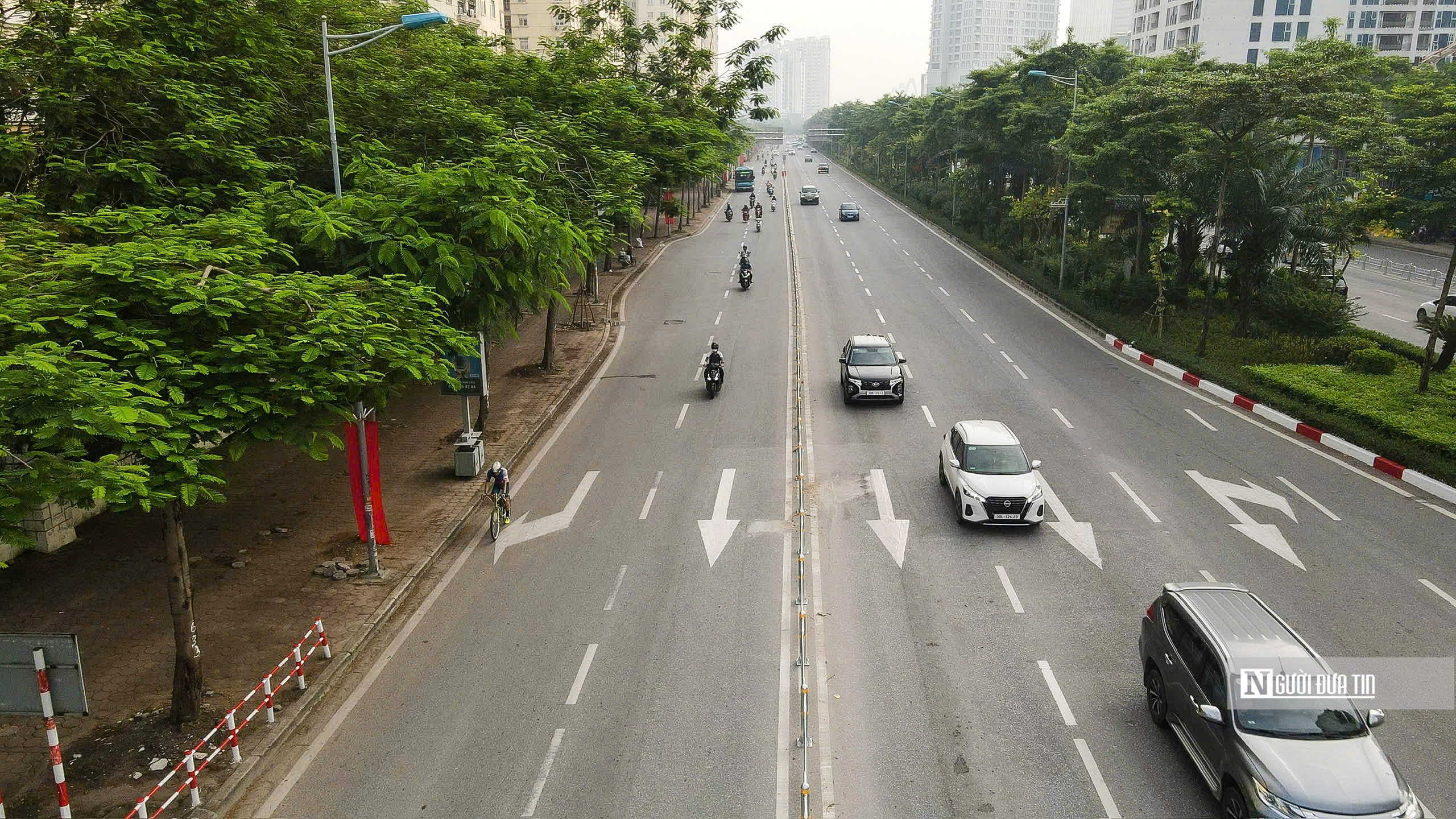 Hà Nội: Di chuyển thuận lợi trong ngày đầu phân làn đường Võ Chí Công- Ảnh 4. Hà Nội: Di chuyển thuận lợi trong ngày đầu phân làn đường Võ Chí Công- Ảnh 4.