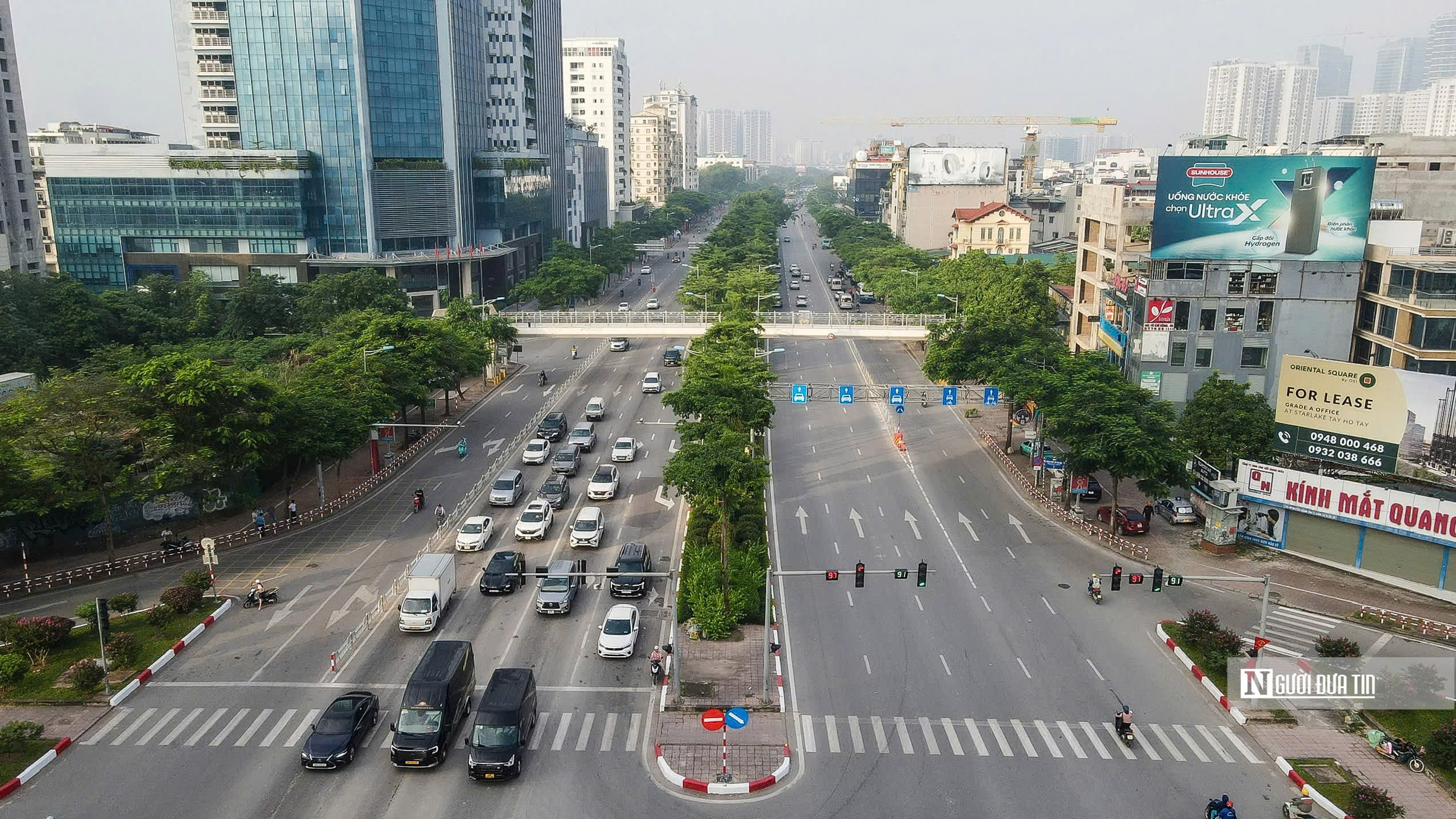 Hà Nội: Di chuyển thuận lợi trong ngày đầu phân làn đường Võ Chí Công- Ảnh 5. Hà Nội: Di chuyển thuận lợi trong ngày đầu phân làn đường Võ Chí Công- Ảnh 5.