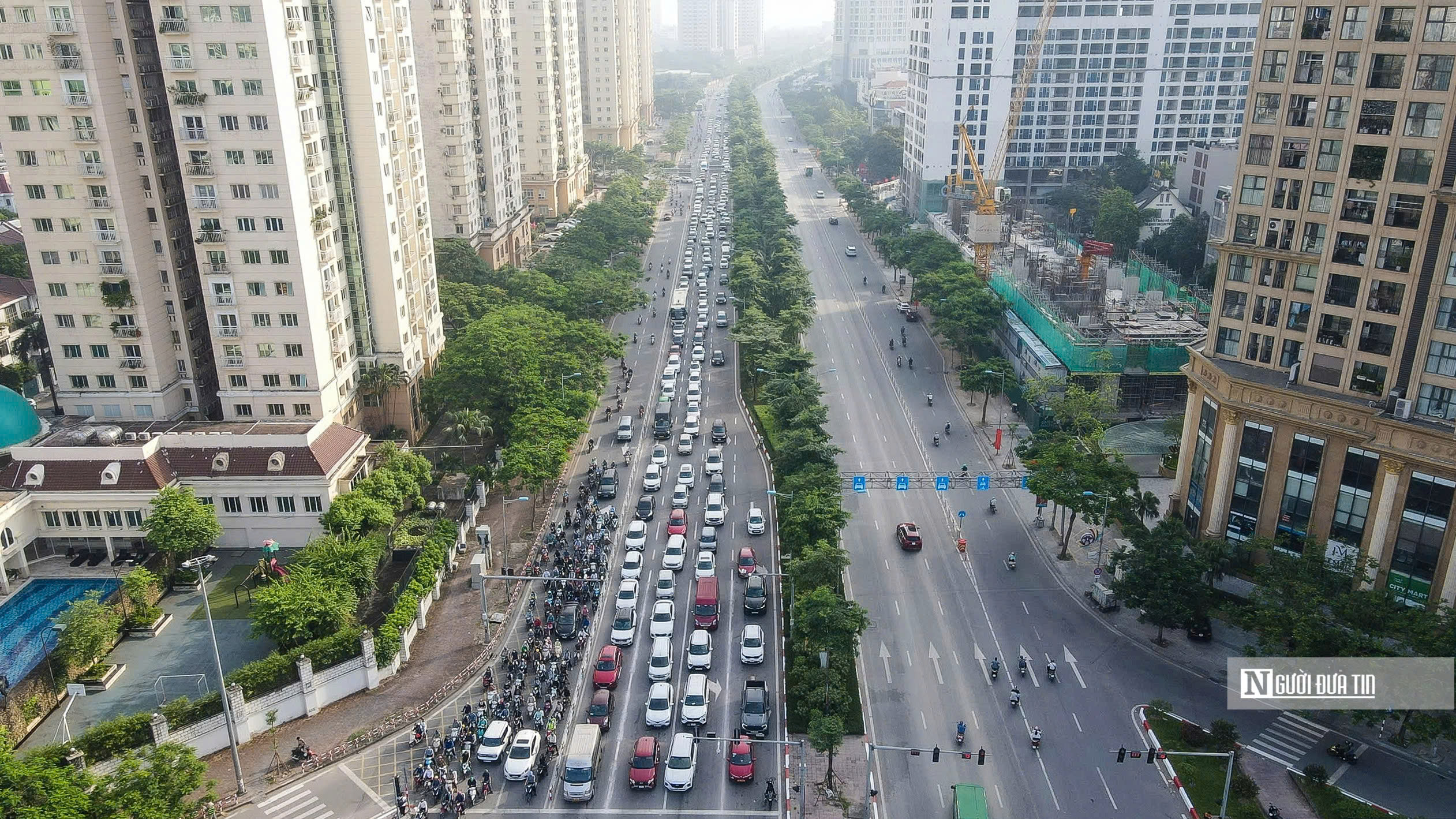 Hà Nội: Di chuyển thuận lợi trong ngày đầu phân làn đường Võ Chí Công- Ảnh 6. Hà Nội: Di chuyển thuận lợi trong ngày đầu phân làn đường Võ Chí Công- Ảnh 6.