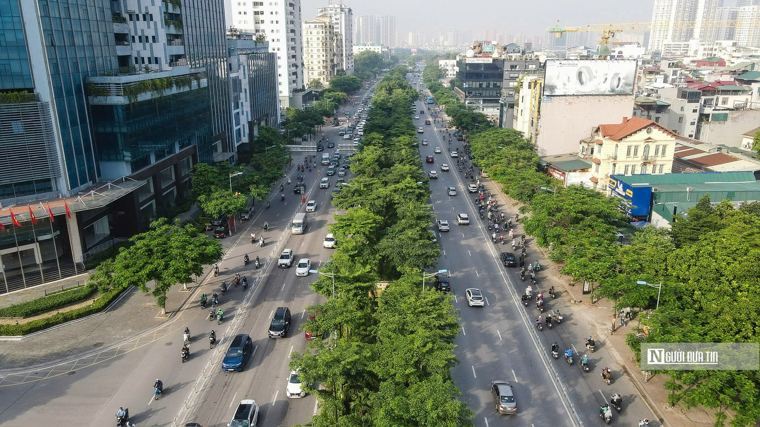 Hà Nội: Di chuyển thuận lợi trong ngày đầu phân làn đường Võ Chí Công- Ảnh 8. Hà Nội: Di chuyển thuận lợi trong ngày đầu phân làn đường Võ Chí Công- Ảnh 8.