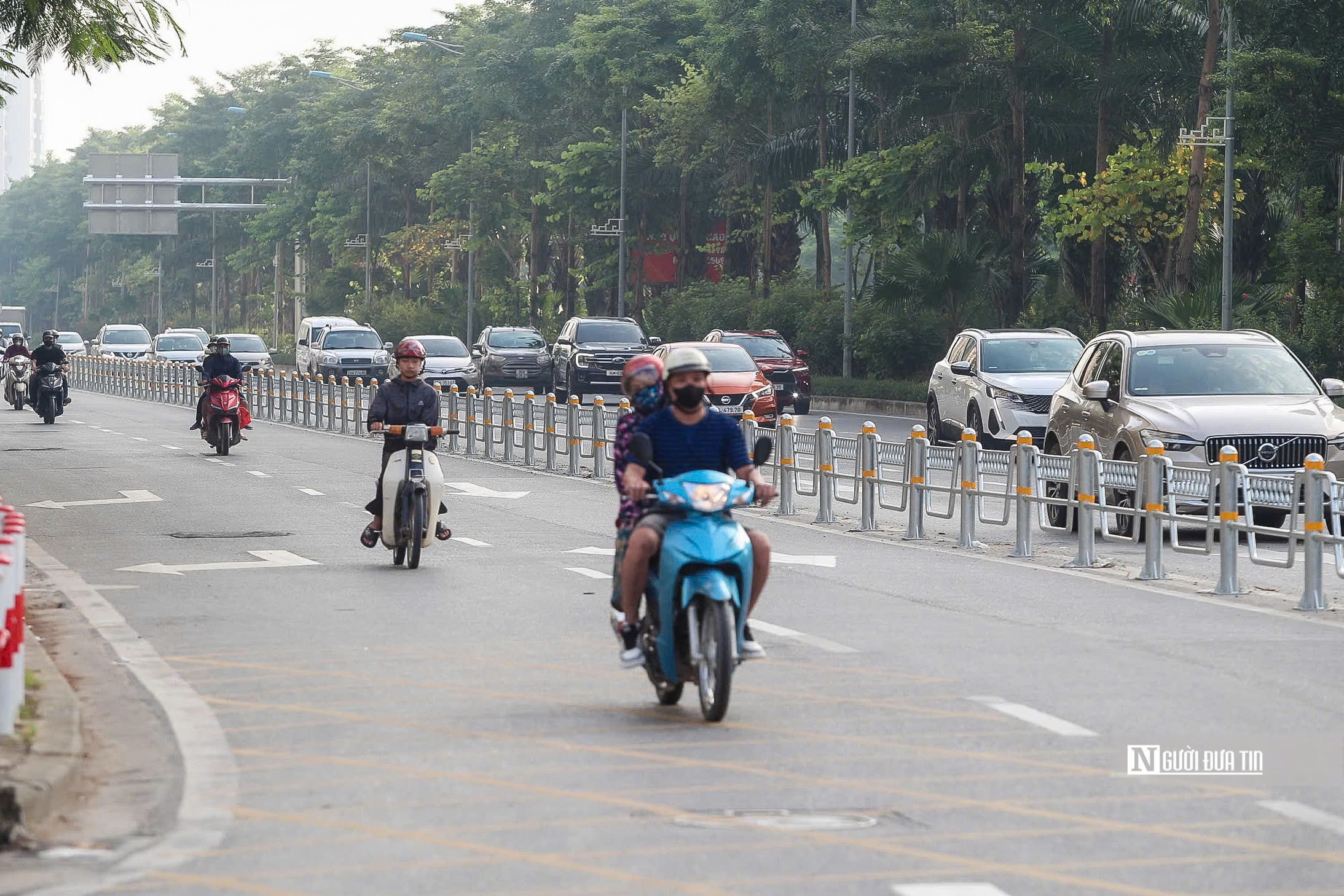 Hà Nội: Di chuyển thuận lợi trong ngày đầu phân làn đường Võ Chí Công- Ảnh 9. Hà Nội: Di chuyển thuận lợi trong ngày đầu phân làn đường Võ Chí Công- Ảnh 9.