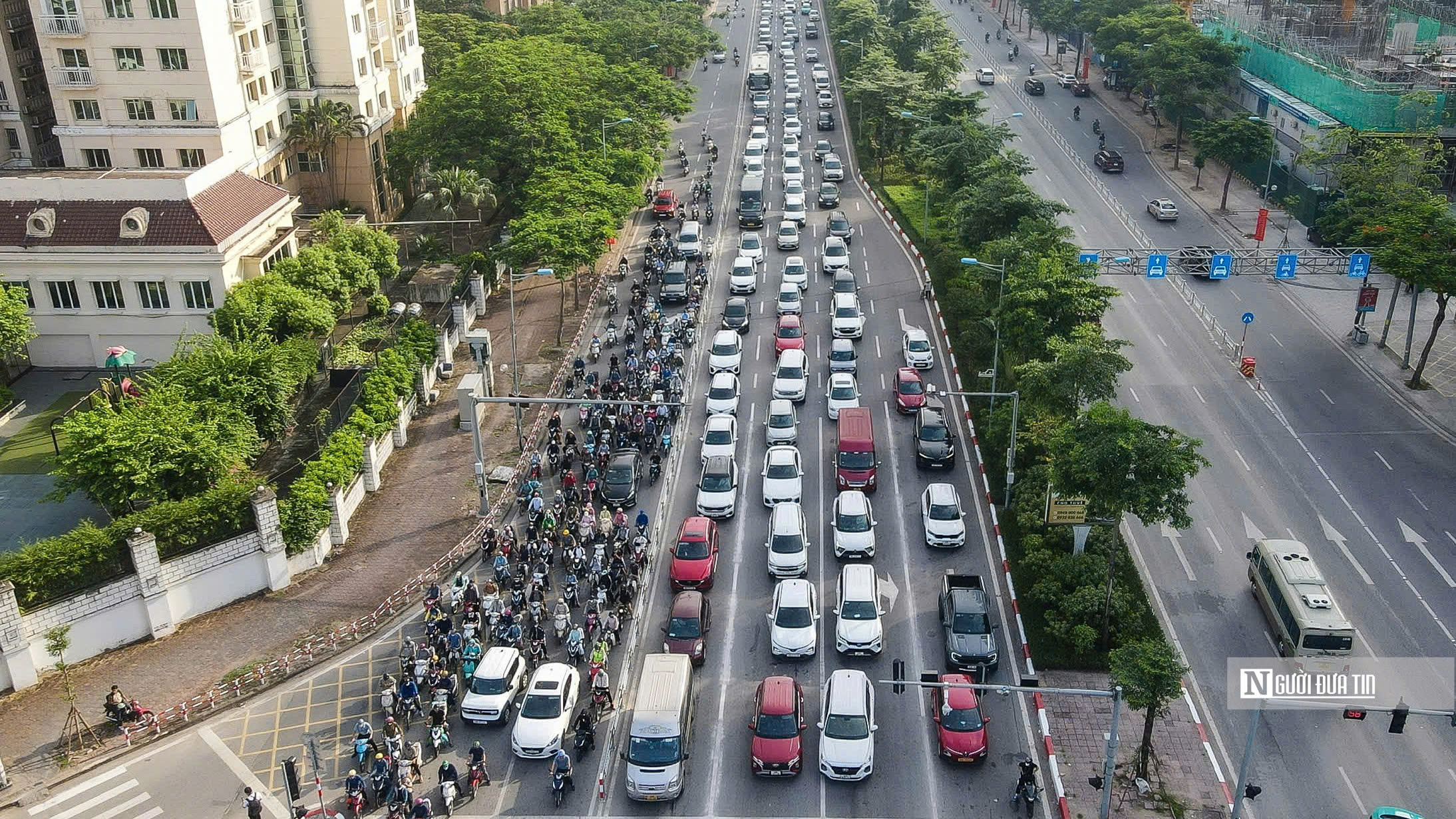 Hà Nội: Di chuyển thuận lợi trong ngày đầu phân làn đường Võ Chí Công- Ảnh 7. Hà Nội: Di chuyển thuận lợi trong ngày đầu phân làn đường Võ Chí Công- Ảnh 7.
