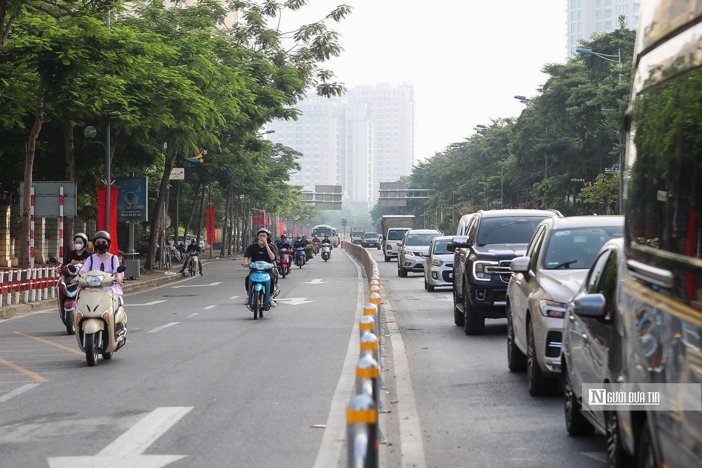 Hà Nội: Di chuyển thuận lợi trong ngày đầu phân làn đường Võ Chí Công- Ảnh 11. Hà Nội: Di chuyển thuận lợi trong ngày đầu phân làn đường Võ Chí Công- Ảnh 11.