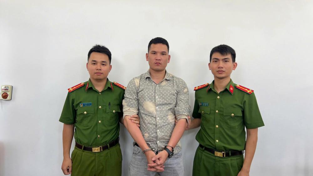 Hà Tĩnh: Bắt giữ đối tượng truy nã khiến cháu bé thương tật 80% rồi bỏ trốn - Ảnh 1.
