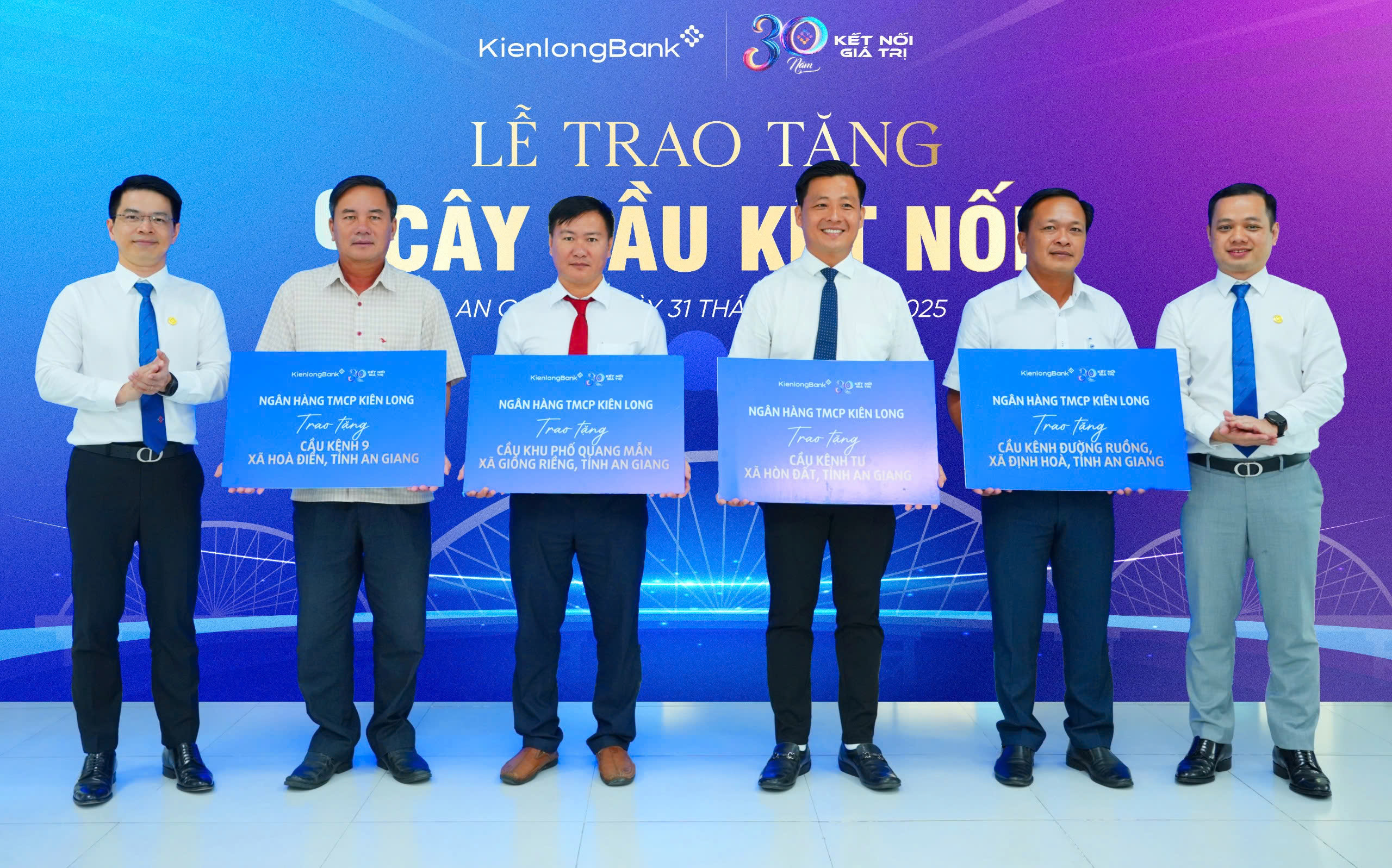 KienlongBank vinh dự nhận Bằng khen của Chủ tịch UBND tỉnh An Giang- Ảnh 3. KienlongBank vinh dự nhận Bằng khen của Chủ tịch UBND tỉnh An Giang- Ảnh 3.
