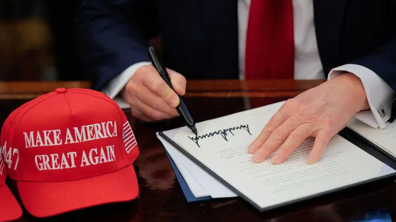 Cận cảnh thuế quan của ông Trump và những thỏa thuận đạt được trước hạn chót - Ảnh 1.