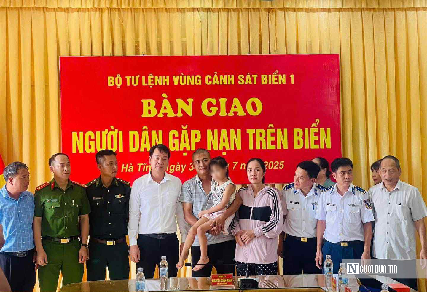 Hành trình 13 giờ “sinh tồn” của bố và con gái 6 tuổi bị sóng đánh trôi ra biển - Ảnh 4.