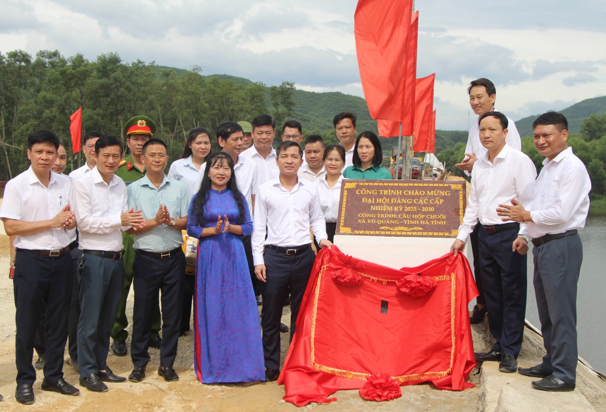 Hà Tĩnh: Thông xe kỹ thuật cầu Hốp Chuối, mở ra cơ hội phát triển kinh tế cho người dân - Ảnh 3.