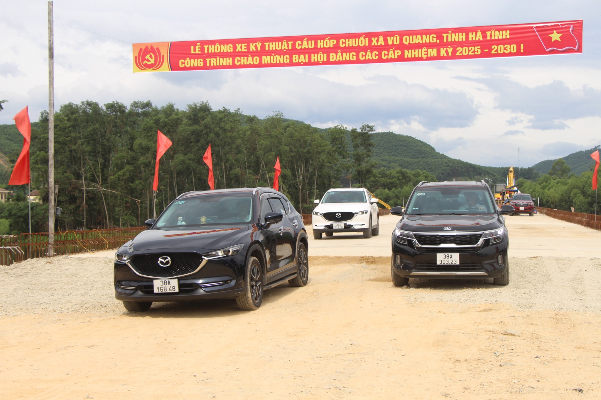 Hà Tĩnh: Thông xe kỹ thuật cầu Hốp Chuối, mở ra cơ hội phát triển kinh tế cho người dân - Ảnh 4.