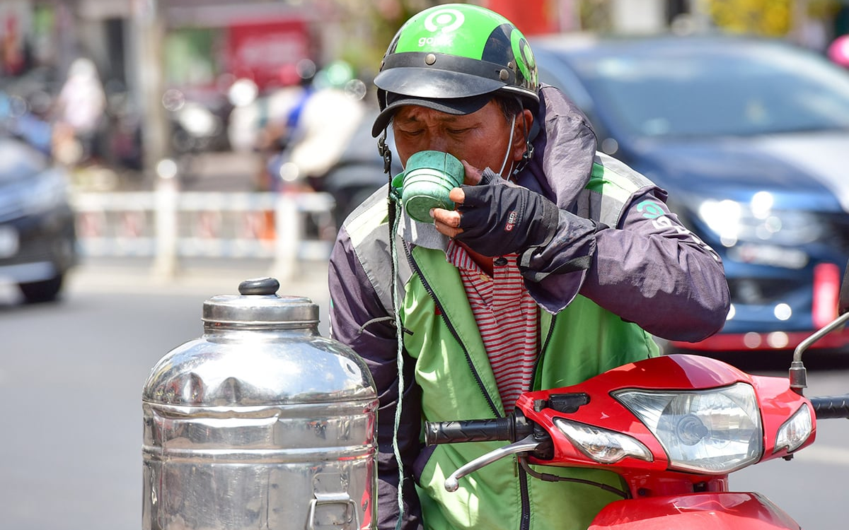 Dự báo áp thấp mới gần Biển Đông sắp liên tiếp xuất hiện - Ảnh 2.