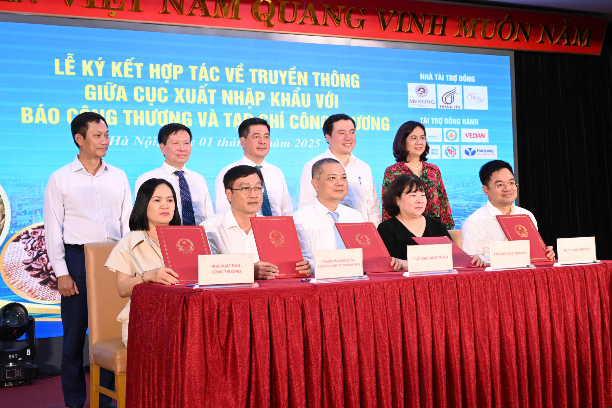 Bộ trưởng Công Thương nêu định hướng chiến lược đẩy mạnh xuất nhập khẩu- Ảnh 2. Bộ trưởng Công Thương nêu định hướng chiến lược đẩy mạnh xuất nhập khẩu- Ảnh 2.