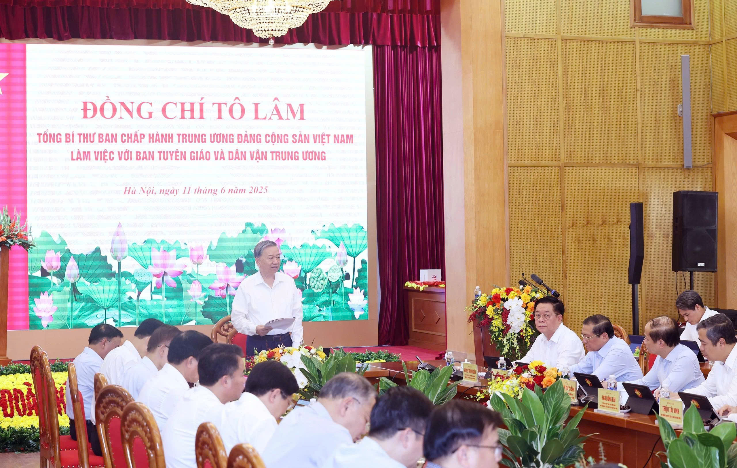 95 năm giữ "ngọn cờ" tiên phong trên mặt trận tư tưởng- Ảnh 5. 95 năm giữ "ngọn cờ" tiên phong trên mặt trận tư tưởng- Ảnh 5.