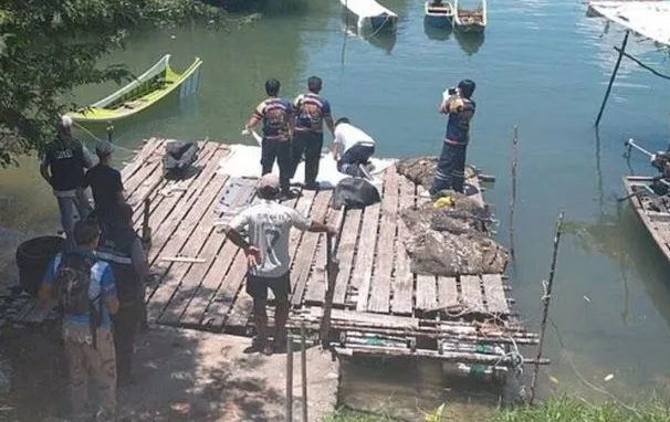 Người dân phát hiện thi thể bị xích và dìm dưới nước ở bến tàu nổi tiếng- Ảnh 1. Người dân phát hiện thi thể bị xích và dìm dưới nước ở bến tàu nổi tiếng- Ảnh 1.