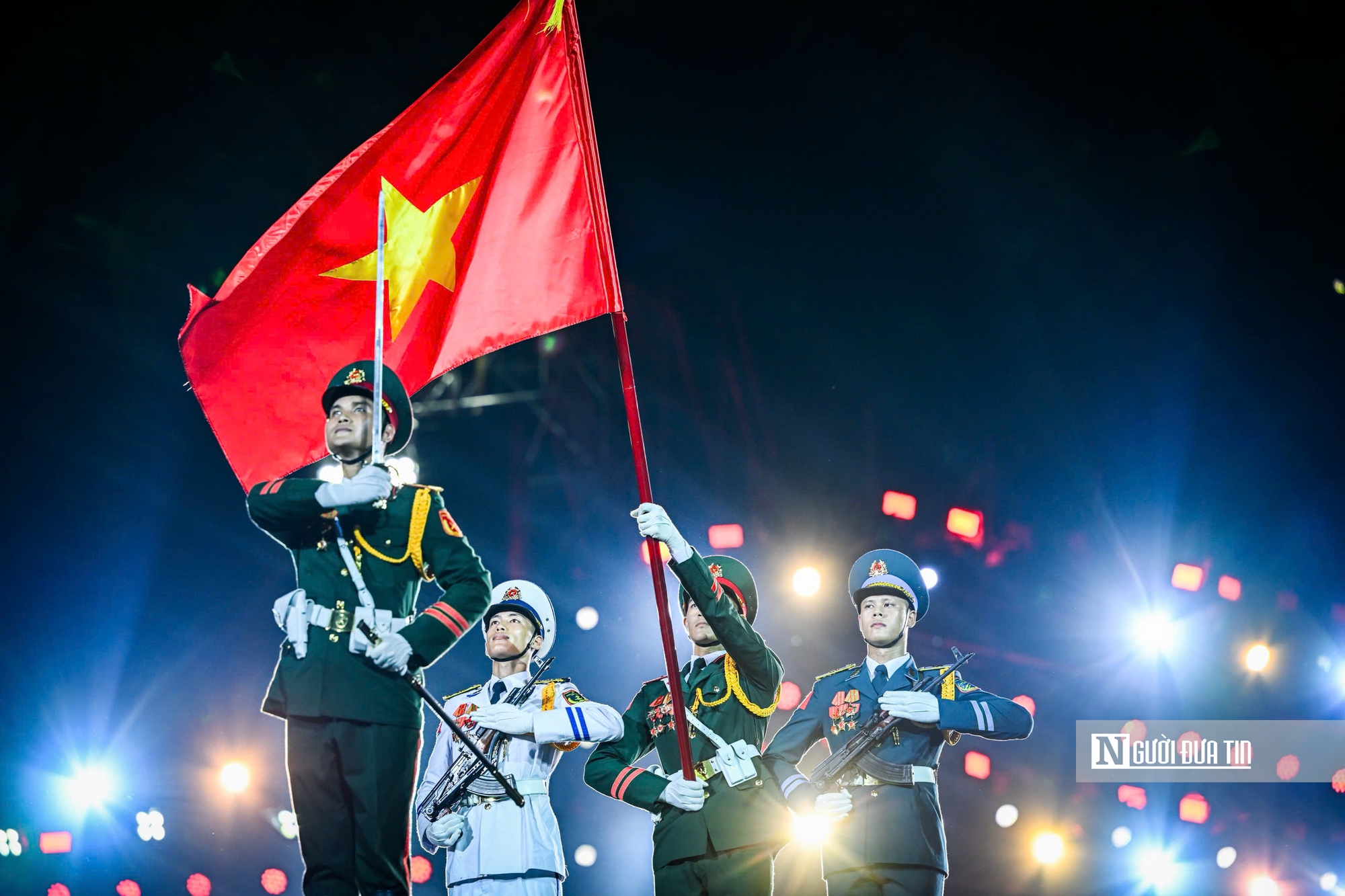 Sự bùng nổ cho đêm diễn “Tổ quốc trong tim" đã sẵn sàng- Ảnh 4. Sự bùng nổ cho đêm diễn “Tổ quốc trong tim" đã sẵn sàng- Ảnh 4.