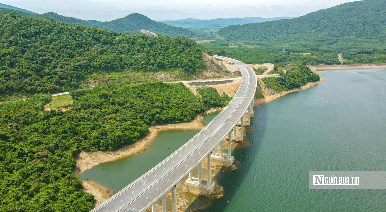 Cận cảnh cao tốc Vũng Áng - Bùng trên cao trước ngày thông xe- Ảnh 2. Cận cảnh cao tốc Vũng Áng - Bùng trên cao trước ngày thông xe- Ảnh 2.