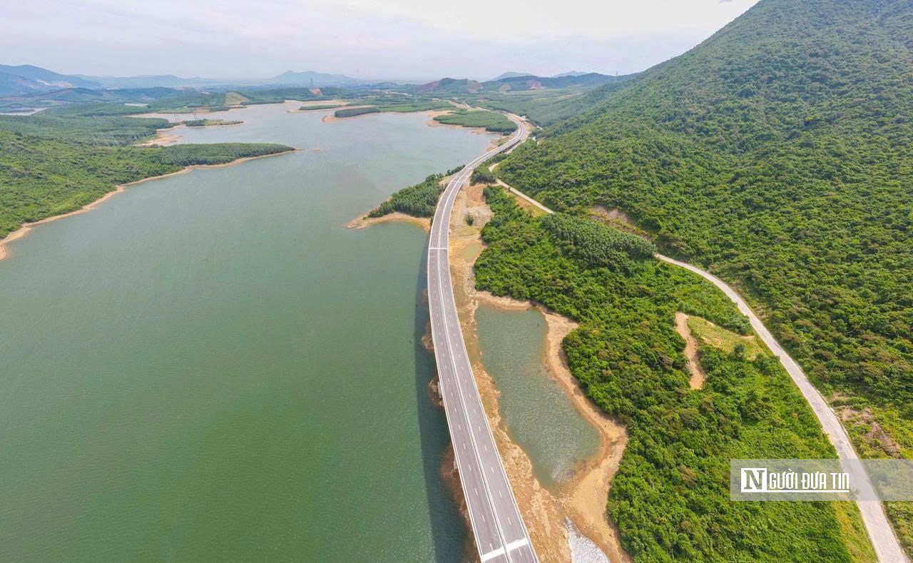 Cận cảnh cao tốc Vũng Áng - Bùng trên cao trước ngày thông xe- Ảnh 5. Cận cảnh cao tốc Vũng Áng - Bùng trên cao trước ngày thông xe- Ảnh 5.