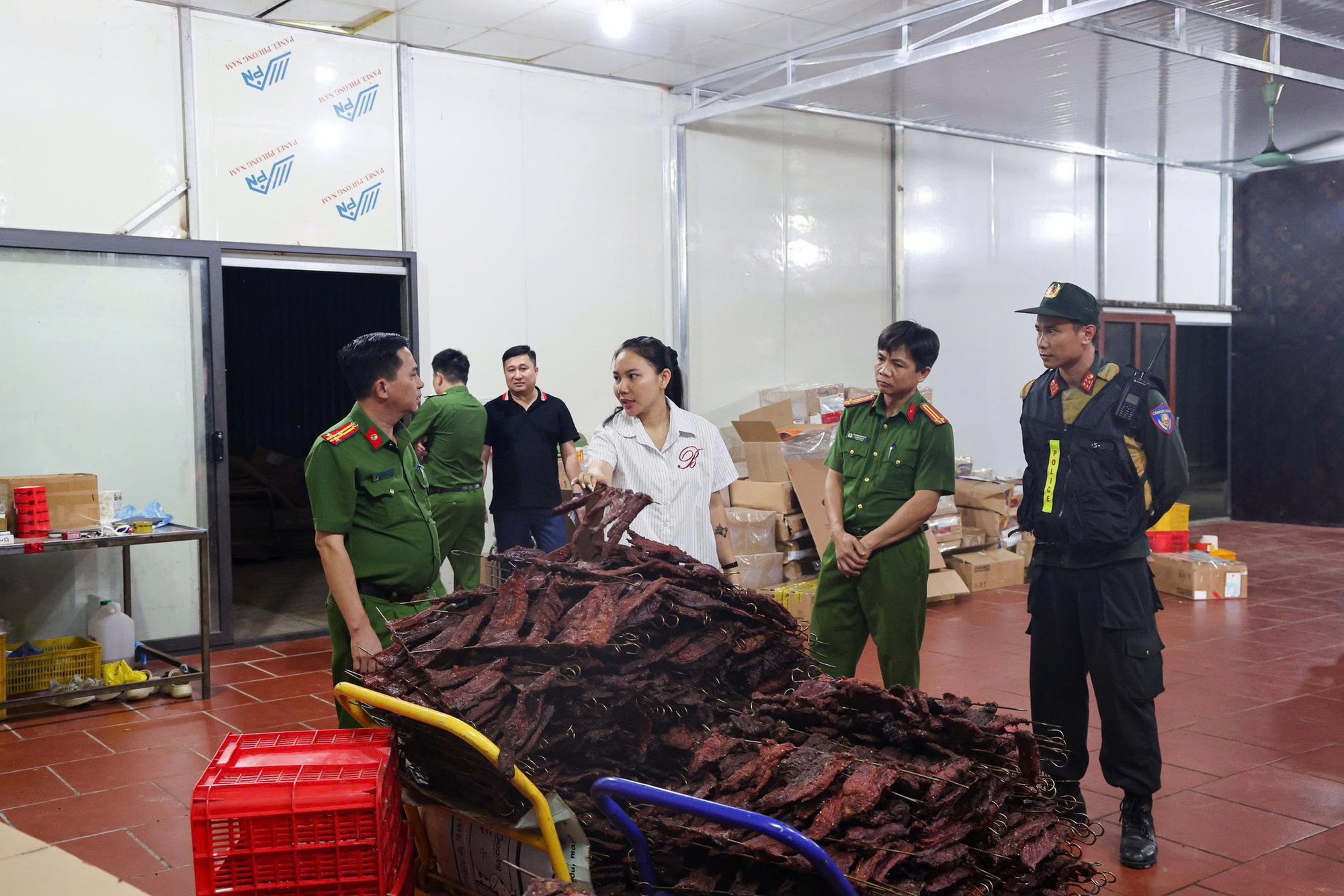 Khởi tố nữ giám đốc “biến” hàng nghìn tấn thịt trâu Ấn Độ thành trâu gác bếp Hà Giang - Ảnh 1.