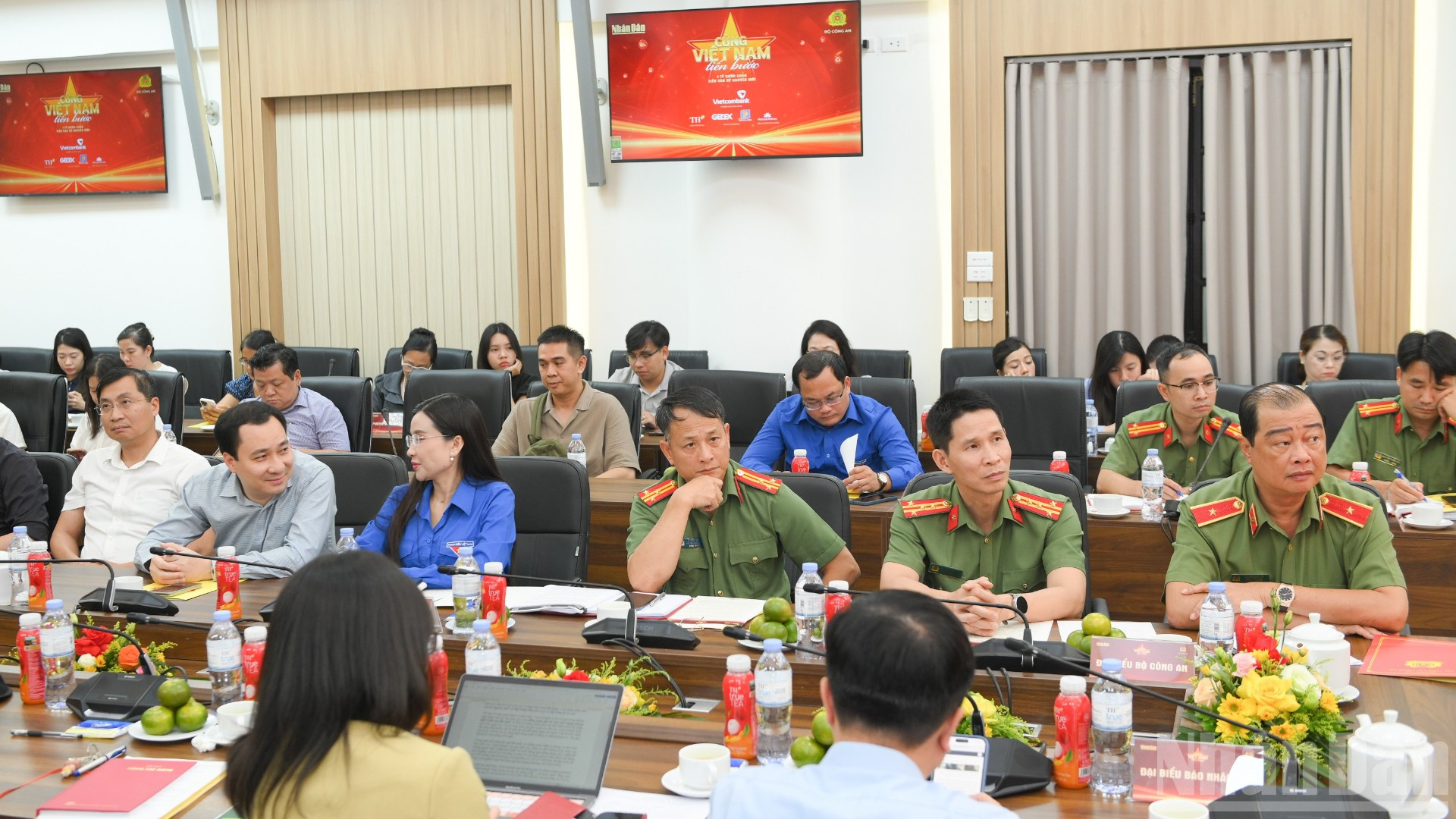 “Cùng Việt Nam tiến bước”: Lan tỏa những giá trị chưa từng có tiền lệ- Ảnh 2. “Cùng Việt Nam tiến bước”: Lan tỏa những giá trị chưa từng có tiền lệ- Ảnh 2.