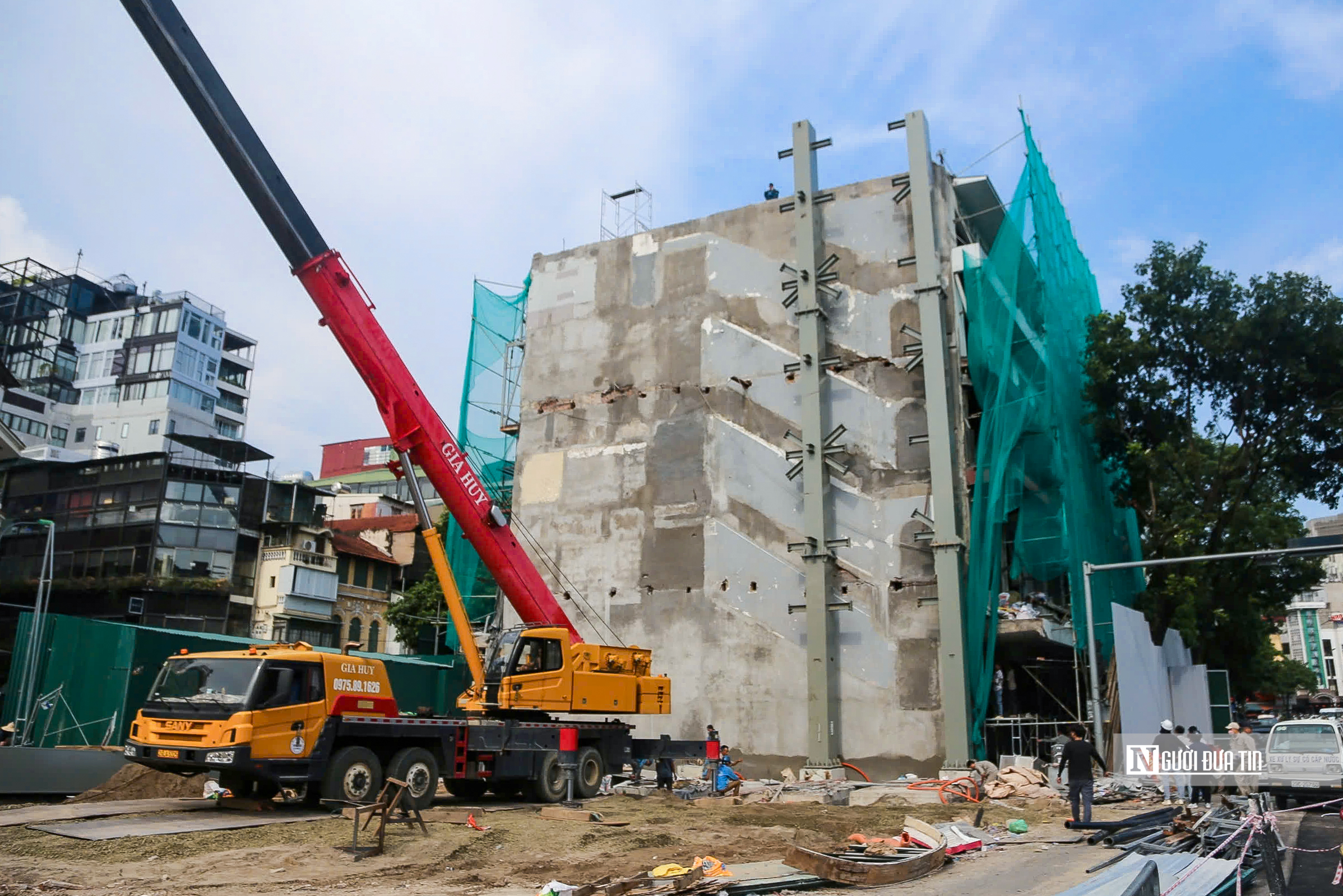 Hà Nội: Phá dỡ một phần nhà hàng Thủy Tạ cạnh hồ Hoàn Kiếm- Ảnh 9. Hà Nội: Phá dỡ một phần nhà hàng Thủy Tạ cạnh hồ Hoàn Kiếm- Ảnh 9.