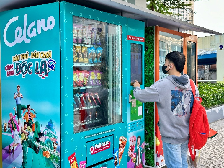 Nutifood tiên phong triển khai máy bán kem tự động - Ảnh 1.