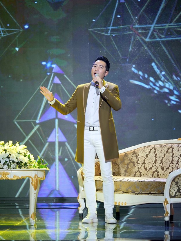 Nam ca sĩ nổi danh lừng lẫy một thời, sống giàu có, U50 vẫn lẻ bóng- Ảnh 2. Nam ca sĩ nổi danh lừng lẫy một thời, sống giàu có, U50 vẫn lẻ bóng- Ảnh 2.