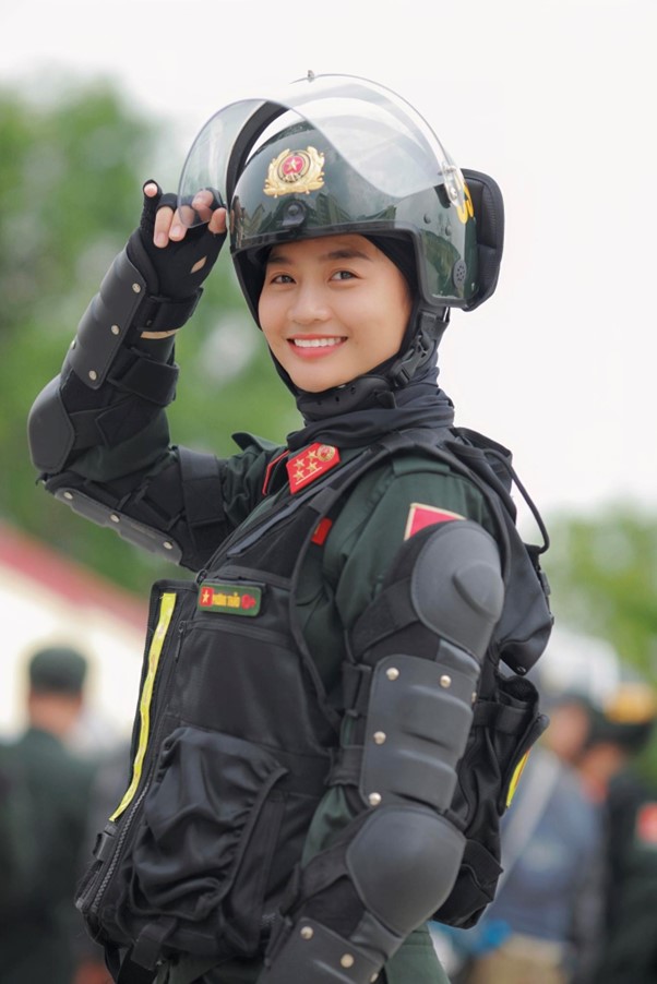 Nữ Đại uý quật ngã "quái xế" trên Hồ Gươm, hình ảnh đời thường gây bất ngờ - Ảnh 5.