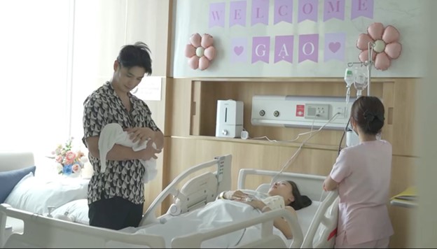 Nam CEO Việt kiều bảnh bao, nhập hội bố bỉm với hình ảnh gây sốc - Ảnh 3.