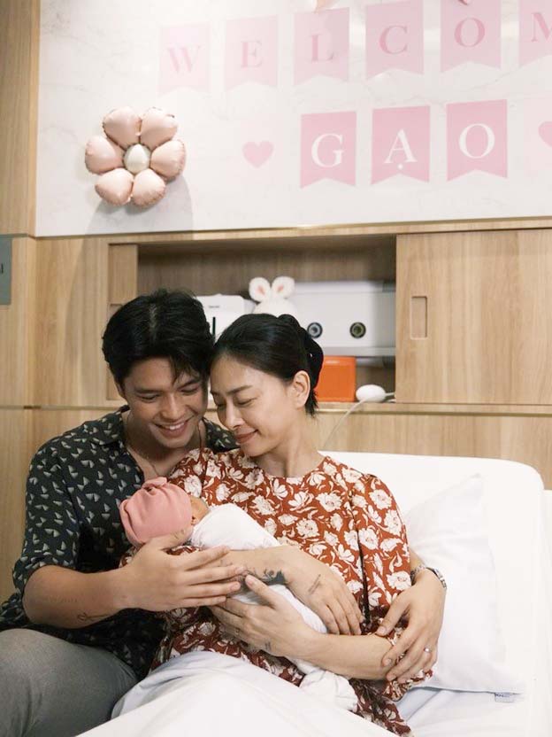 Nam CEO Việt kiều bảnh bao, nhập hội bố bỉm với hình ảnh gây sốc - Ảnh 4.