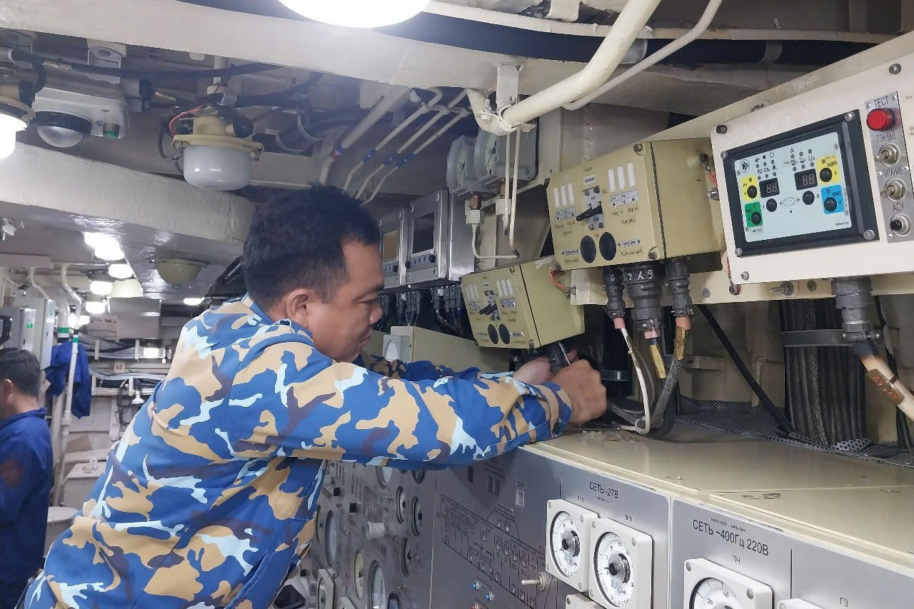 Tàu ngầm kilo, tàu mặt nước và Không quân Hải quân luyện tập diễu binh trên biển dịp Quốc khánh 2/9 - Ảnh 5.
