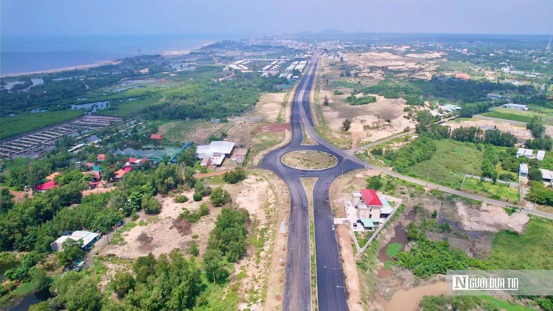 Thi công xuyên ngày đêm tuyến đường ven biển 7.000 tỷ đồng: Nỗ lực vì mục tiêu kết nối vùng- Ảnh 10. Thi công xuyên ngày đêm tuyến đường ven biển 7.000 tỷ đồng: Nỗ lực vì mục tiêu kết nối vùng- Ảnh 10.